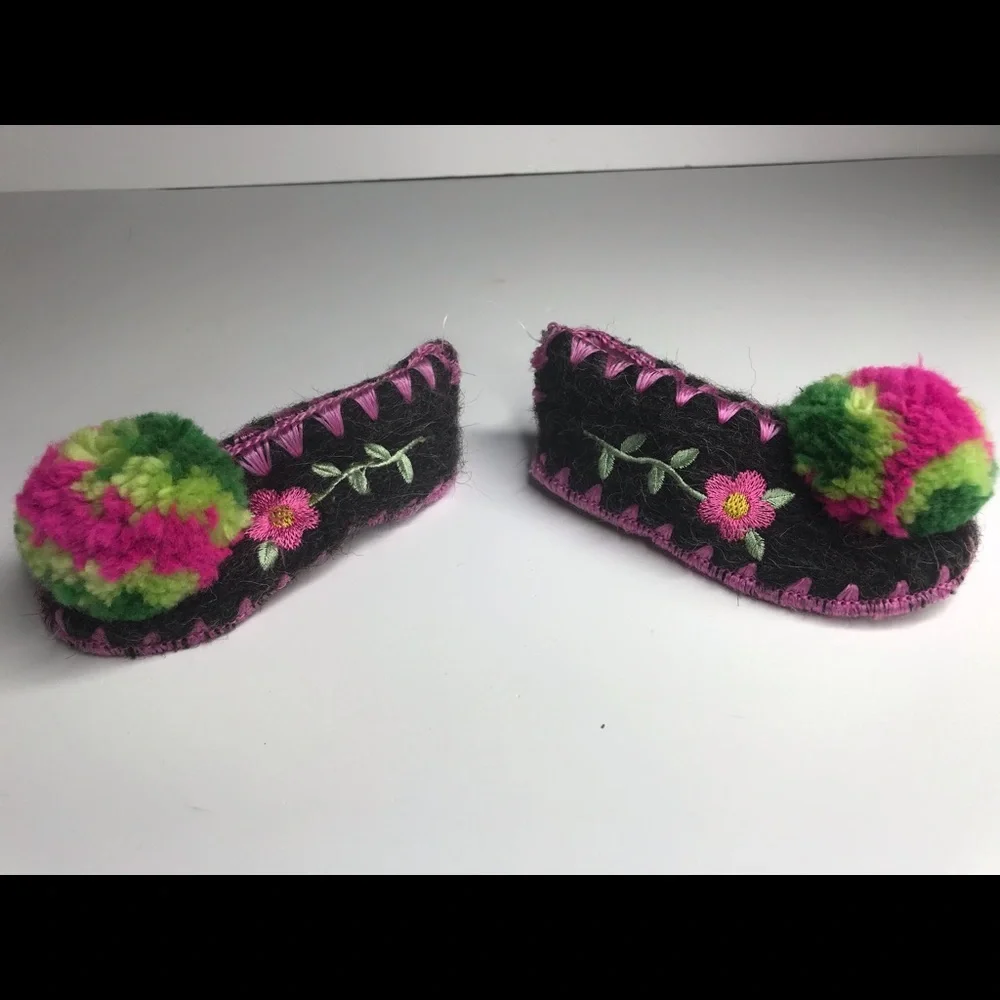 K KARAGIANNIS traditional Greek woolen slippers UK 3